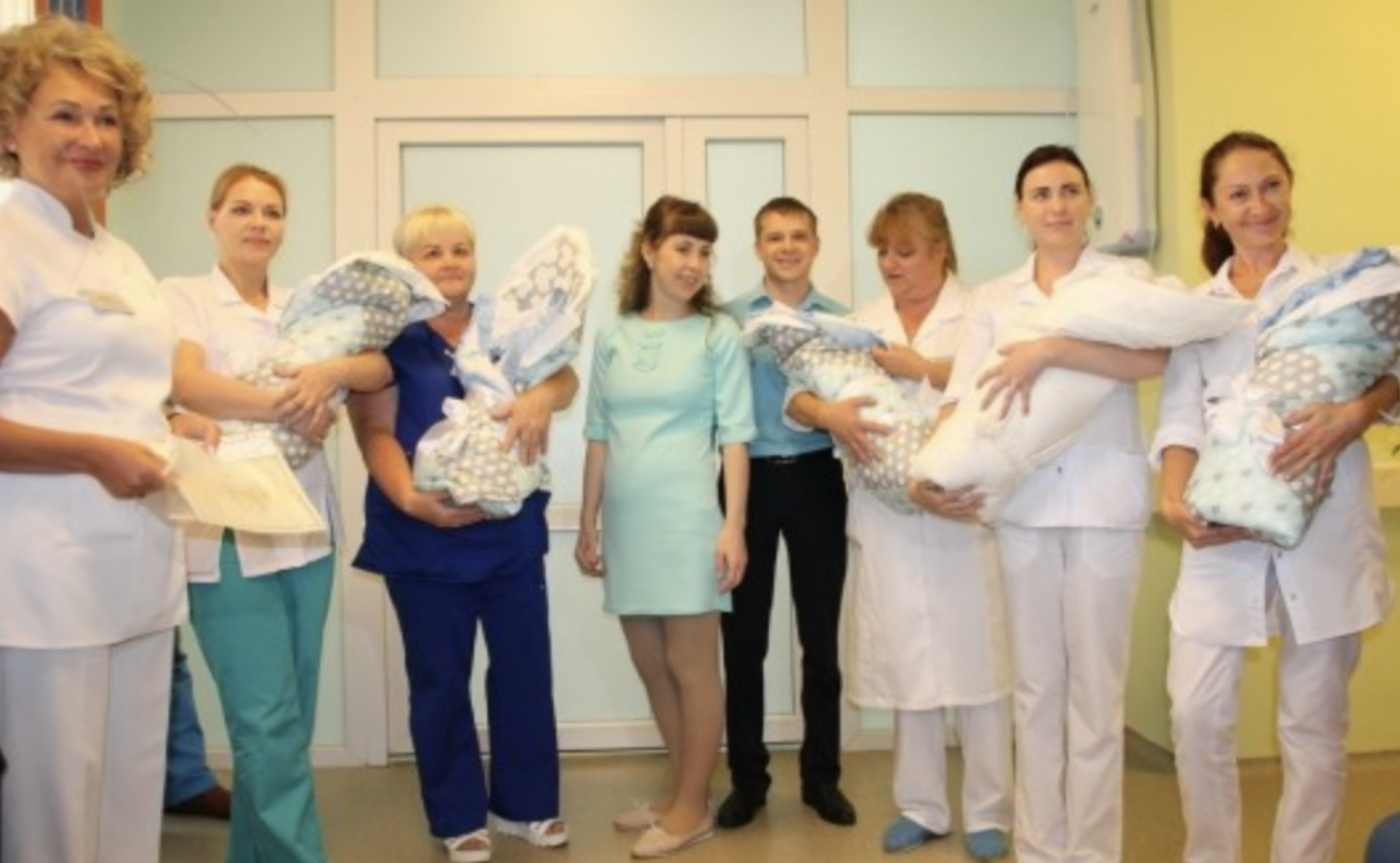 Рождение 5 детей в россии. Семья Меркуловых пятерняшки.
